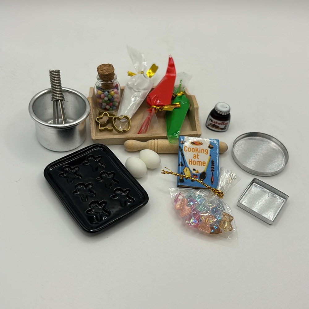 Dollhouse kitchen accessories